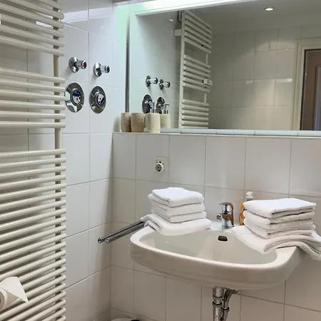 Apartment 1-315, Seeseite